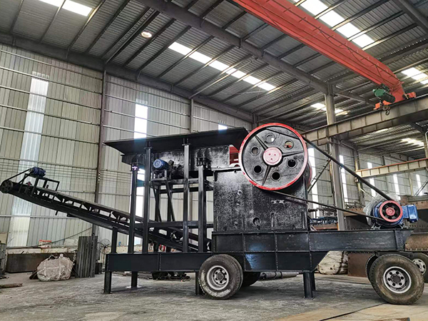 移動(dòng)顎式破碎機(jī)和PE顎式破碎機(jī)的對比