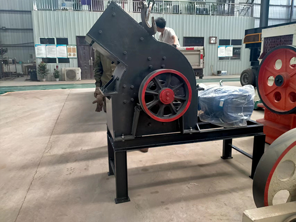 黑卵石錘式破碎機(jī)價格多少錢，哪個廠家質(zhì)量好？